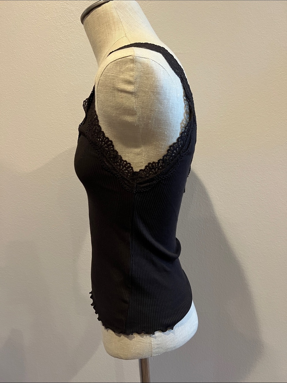 Lace-Trim Ribbed V-Neck Tank - Picture 3 of 5